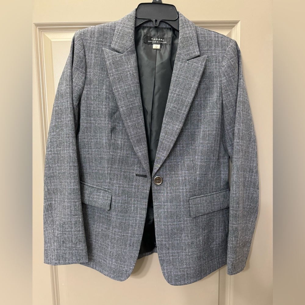 Tahari women’s blazer size 8 gray, black, and purple pattern